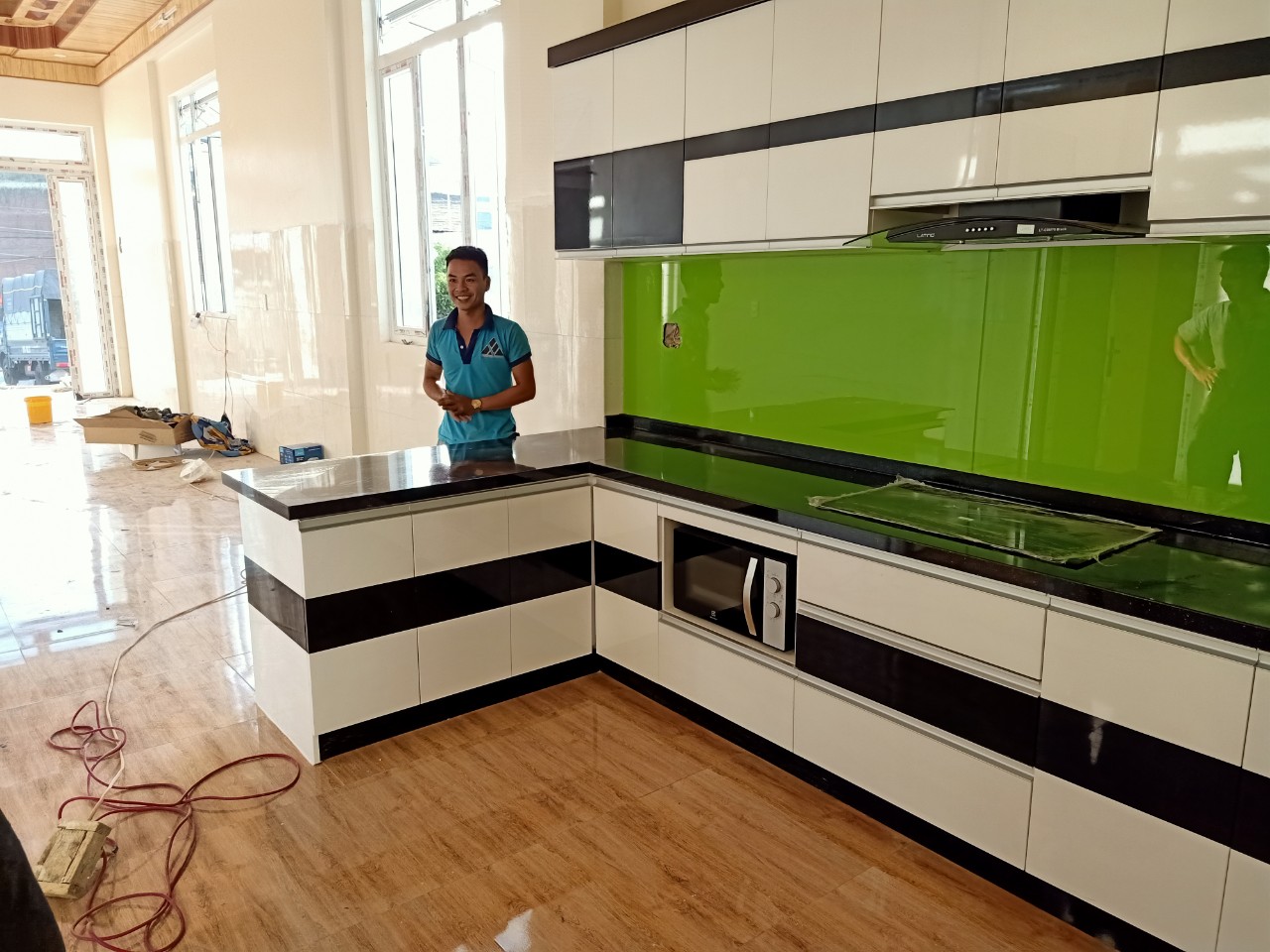 Mẫu tủ bếp màu xanh lá cây nhựa PVC chữ l Xuyên Việt 6