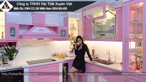 Tủ bếp màu hồng cổ điển thơ mộng của cho gia đình hạnh phúc