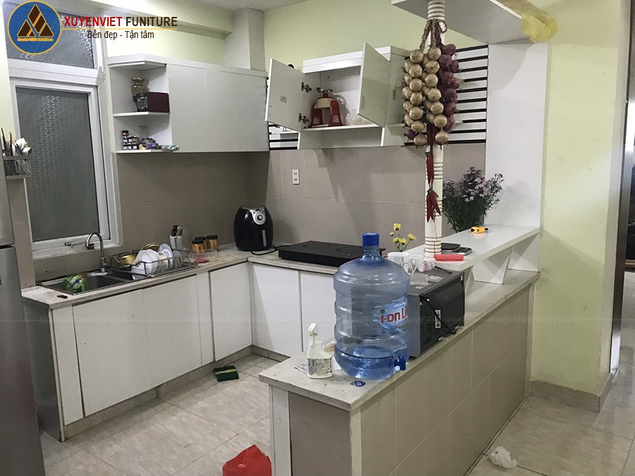 Hiện trạng tủ bếp ván ép công nghiệp bị xập xệ nhà chị Linh - Bình Thạnh
