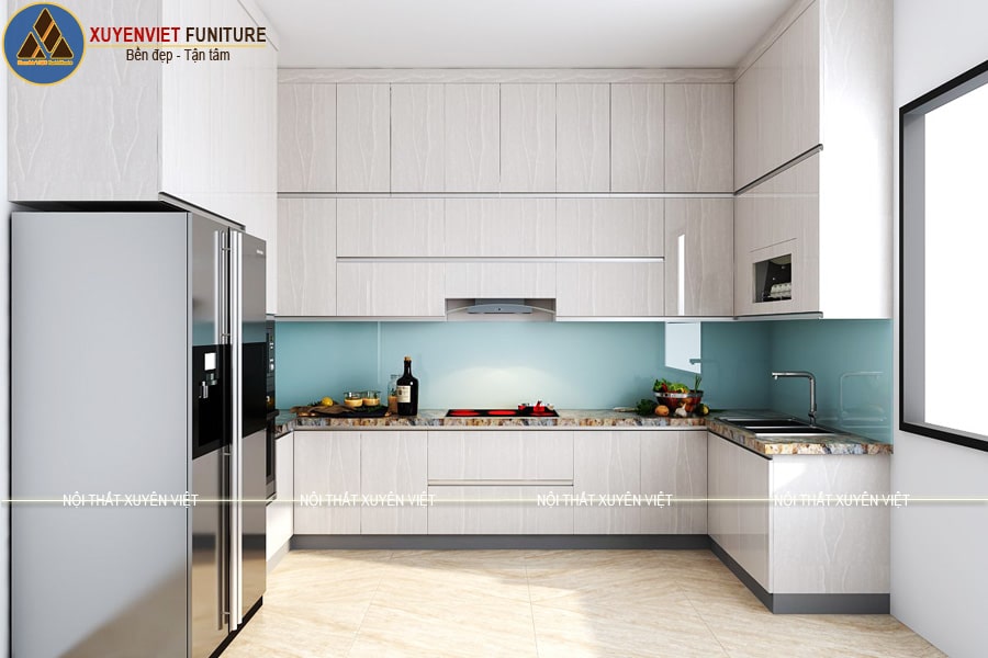Mẫu tủ bếp nhựa đẹp phủ laminate cao kịch trần cho căn bếp có không gian rộng
