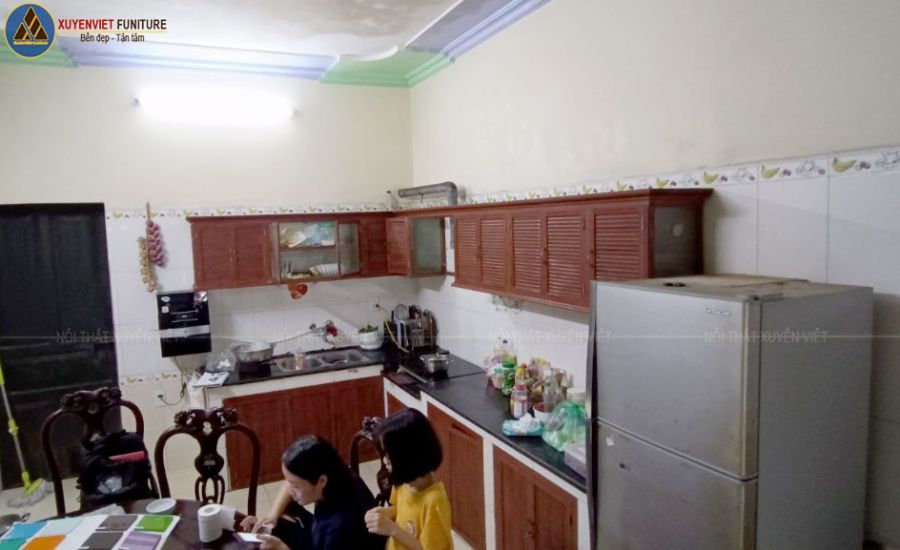 Hiện trạng tủ bếp cũ bị mối mọt nhà chị Hà - Kiến An 