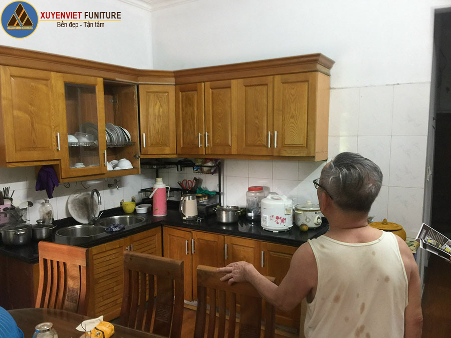Hiện trạng tủ bếp đã cũ nhà anh Tuấn - Quảng Ninh