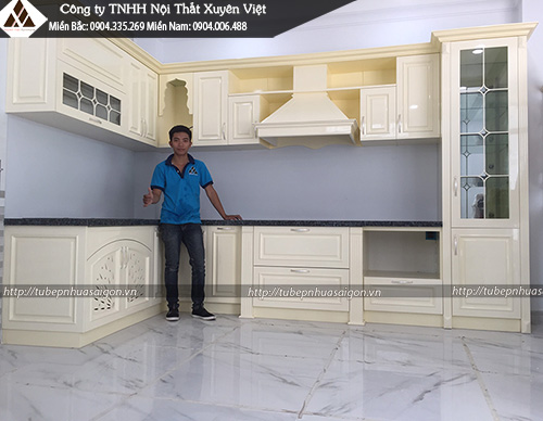 Hình ảnh thi công tủ bếp cổ điển nhựa PVC Xuyên Việt tại quận 8