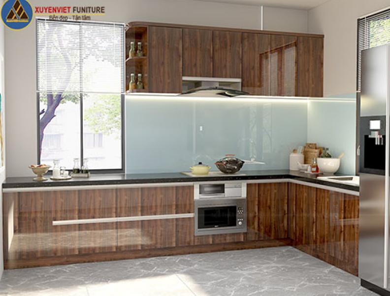 Tủ bếp acrylic vân giả gỗ hiện đại nhà chị Kim – Quận 9